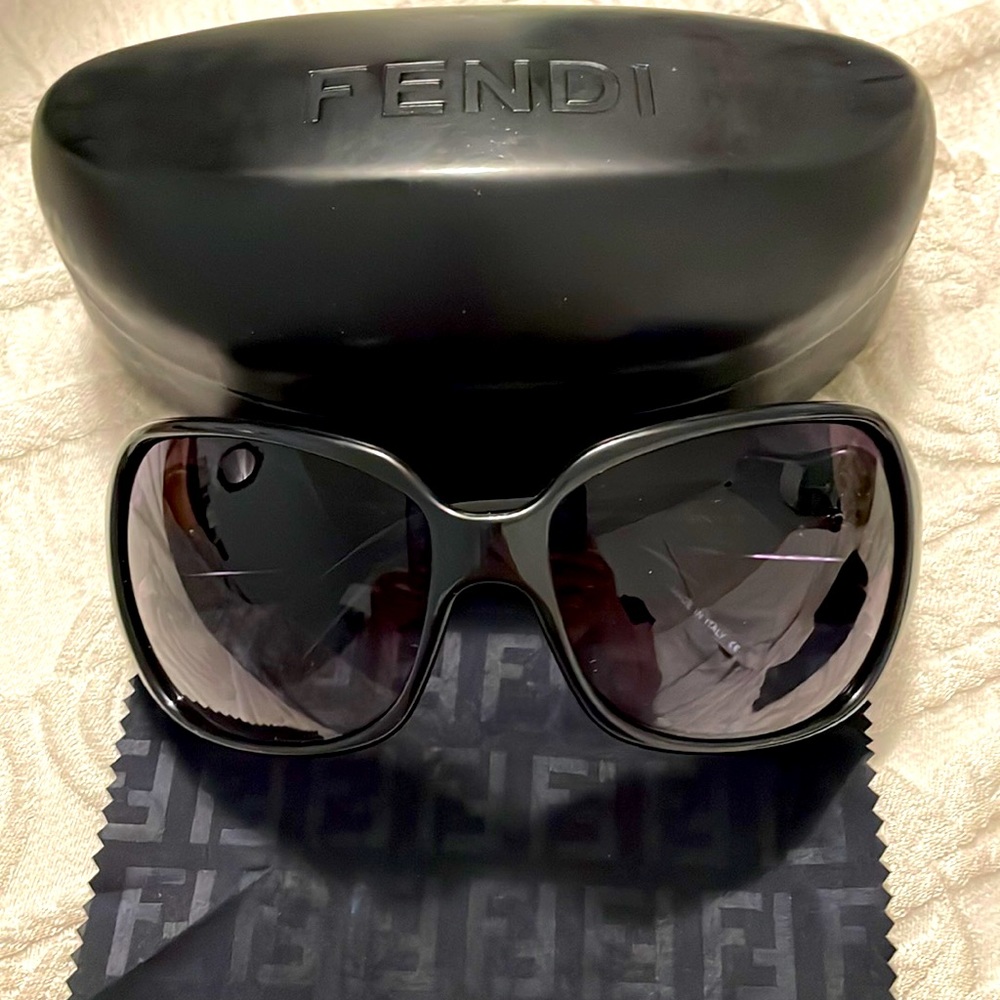 FENDI Authentic Limited Ed.
FS384R Sunglasses